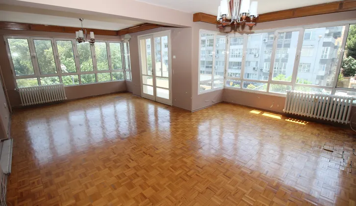 Hıfzıssıhha Meydan Köşe 3 Cephe Arakat 3+1 Otoparklı Daire