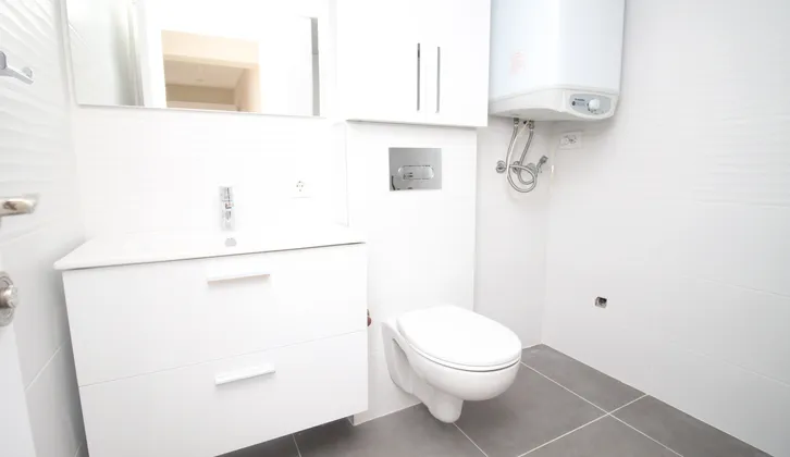 Çamlık Evler Sitesinde Arakat Bakımlı Asansörlü 3+1 Satılık Daire