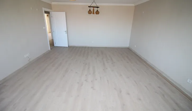 Çamlık Evler Sitesinde Arakat Bakımlı Asansörlü 3+1 Satılık Daire