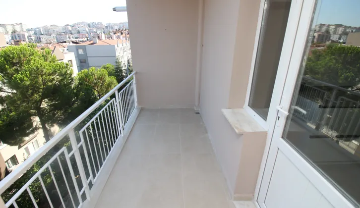 Çamlık Evler Sitesinde Arakat Bakımlı Asansörlü 3+1 Satılık Daire