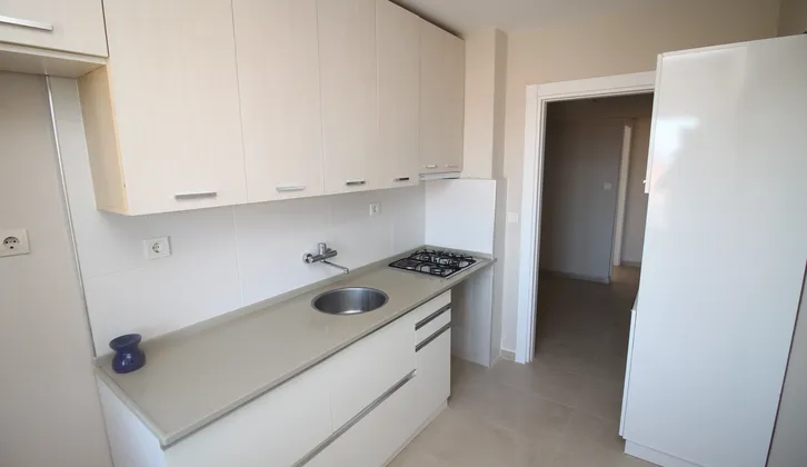 Çamlık Evler Sitesinde Arakat Bakımlı Asansörlü 3+1 Satılık Daire