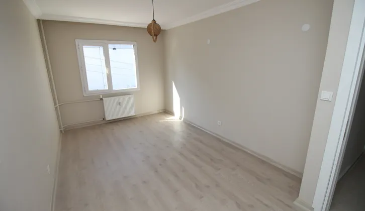 Çamlık Evler Sitesinde Arakat Bakımlı Asansörlü 3+1 Satılık Daire