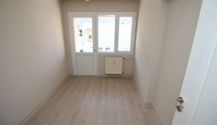 Çamlık Evler Sitesinde Arakat Bakımlı Asansörlü 3+1 Satılık Daire