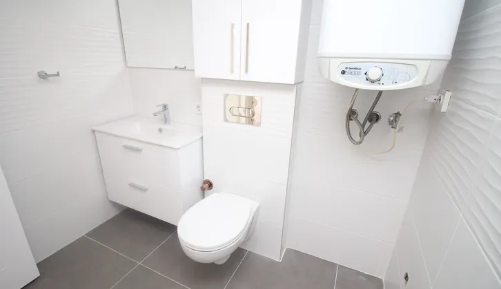 Çamlık Evler Sitesinde Arakat Bakımlı Asansörlü 3+1 Satılık Daire