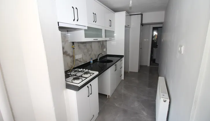 Göztepe Metro Karşısı Düz Ayak Komple Tadilatlı 2+1 Satılık