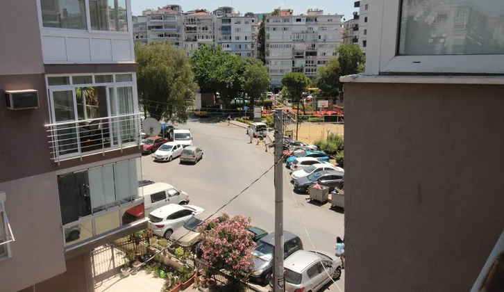 Göztepe Metro Karşısı Düz Ayak Komple Tadilatlı 2+1 Satılık