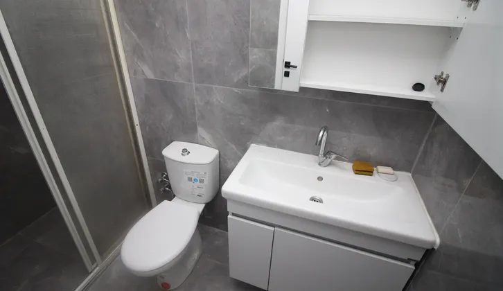 Göztepe Metro Karşısı Düz Ayak Komple Tadilatlı 2+1 Satılık