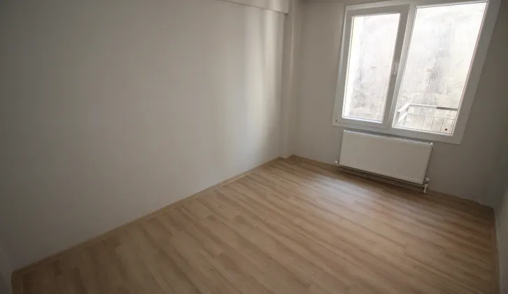 Göztepe Metro Karşısı Düz Ayak Komple Tadilatlı 2+1 Satılık