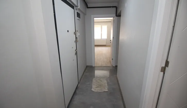 Göztepe Metro Karşısı Düz Ayak Komple Tadilatlı 2+1 Satılık
