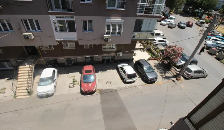 Göztepe Metro Karşısı Düz Ayak Komple Tadilatlı 2+1 Satılık