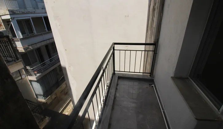 Göztepe Metro Karşısı Düz Ayak Komple Tadilatlı 2+1 Satılık