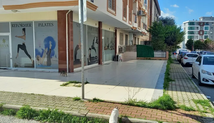BUCADA KÖŞE BAHÇELİ ÇİFT CEPHELİ SATILIK 96m² DÜKKAN