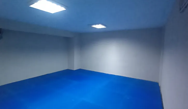 BUCADA KÖŞE BAHÇELİ ÇİFT CEPHELİ SATILIK 96m² DÜKKAN