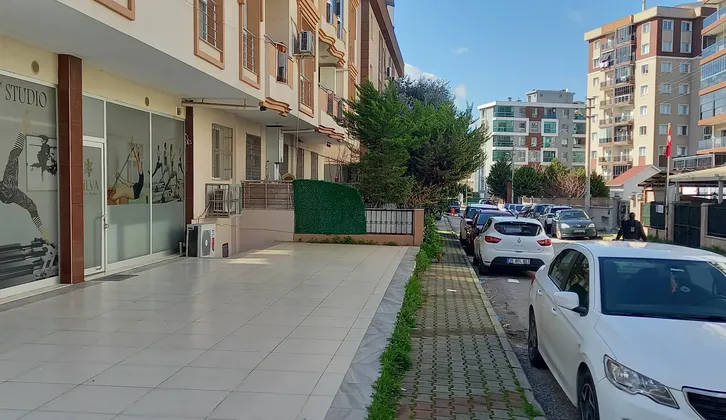 BUCADA KÖŞE BAHÇELİ ÇİFT CEPHELİ SATILIK 96m² DÜKKAN
