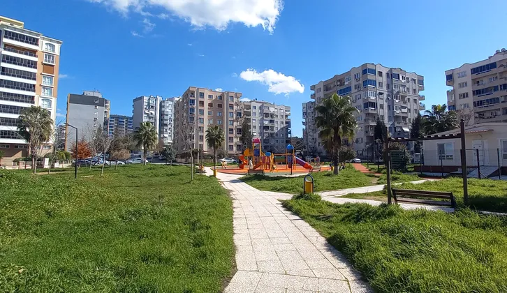 BUCADA KÖŞE BAHÇELİ ÇİFT CEPHELİ SATILIK 96m² DÜKKAN