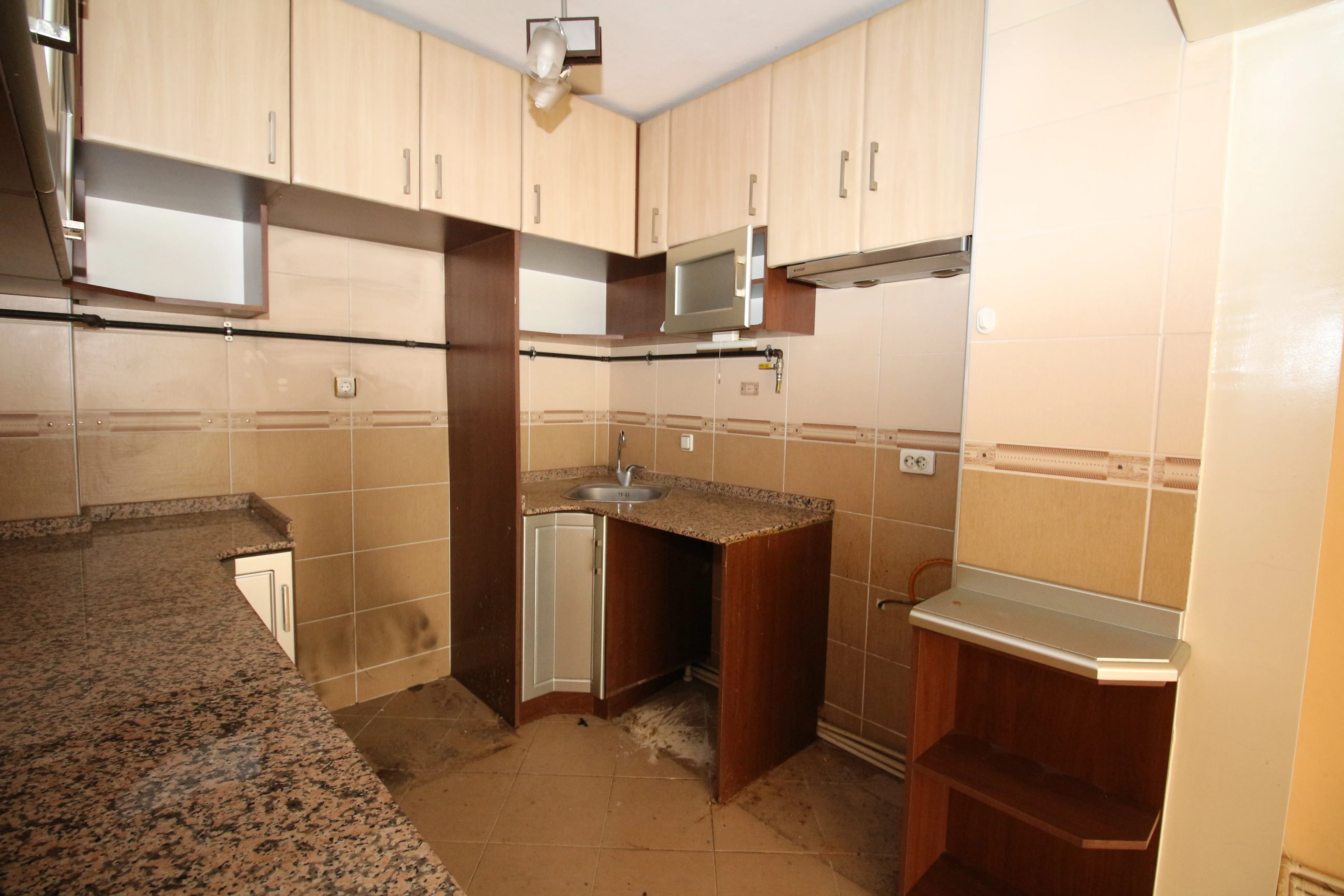 Esenyalı Mah. Doğalgazlı Yüksek Giriş Açık Mutfak 3+1