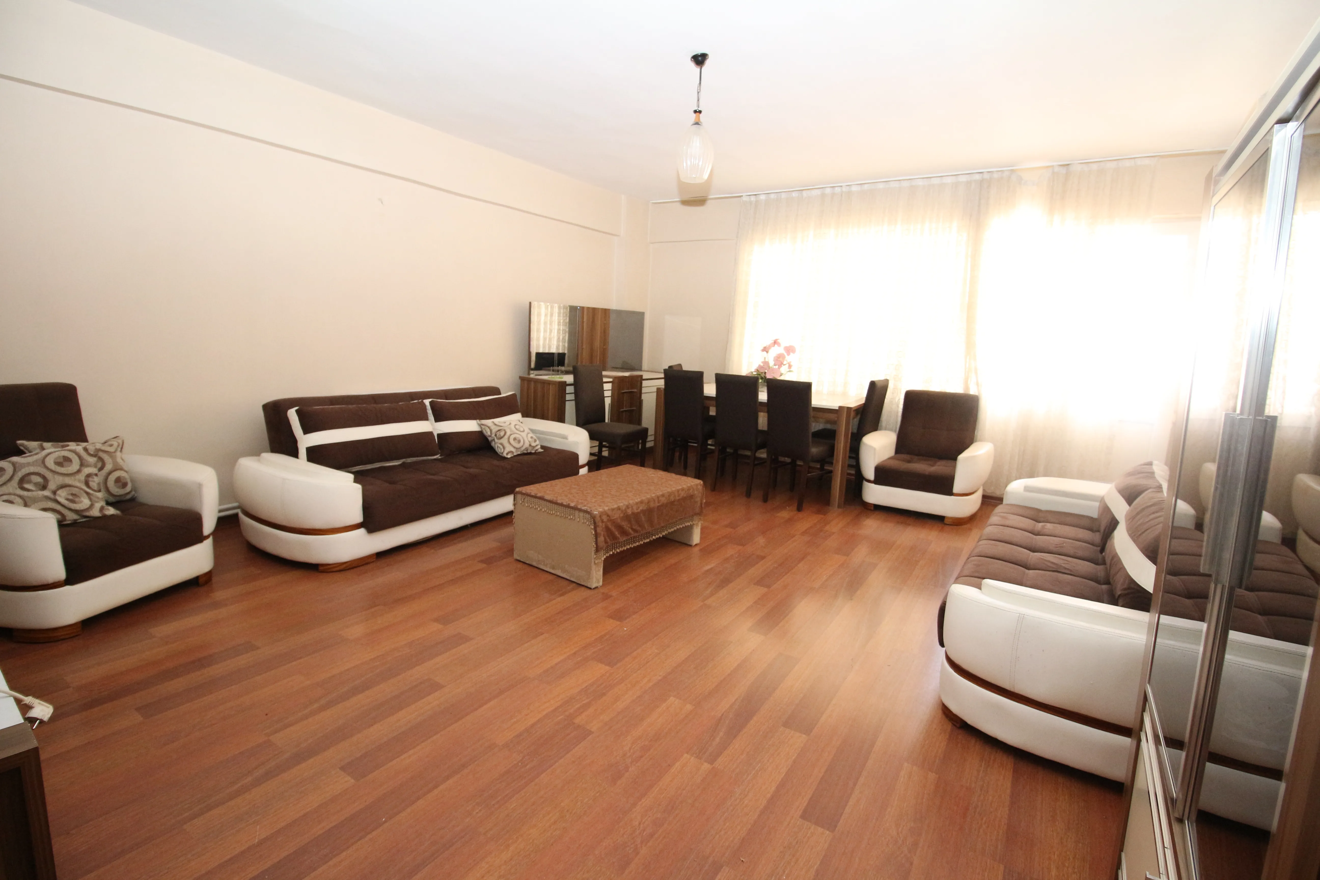 Yeşilyurt Yıldız Caddesinde Eşyalı Doğalgazlı 2+1
