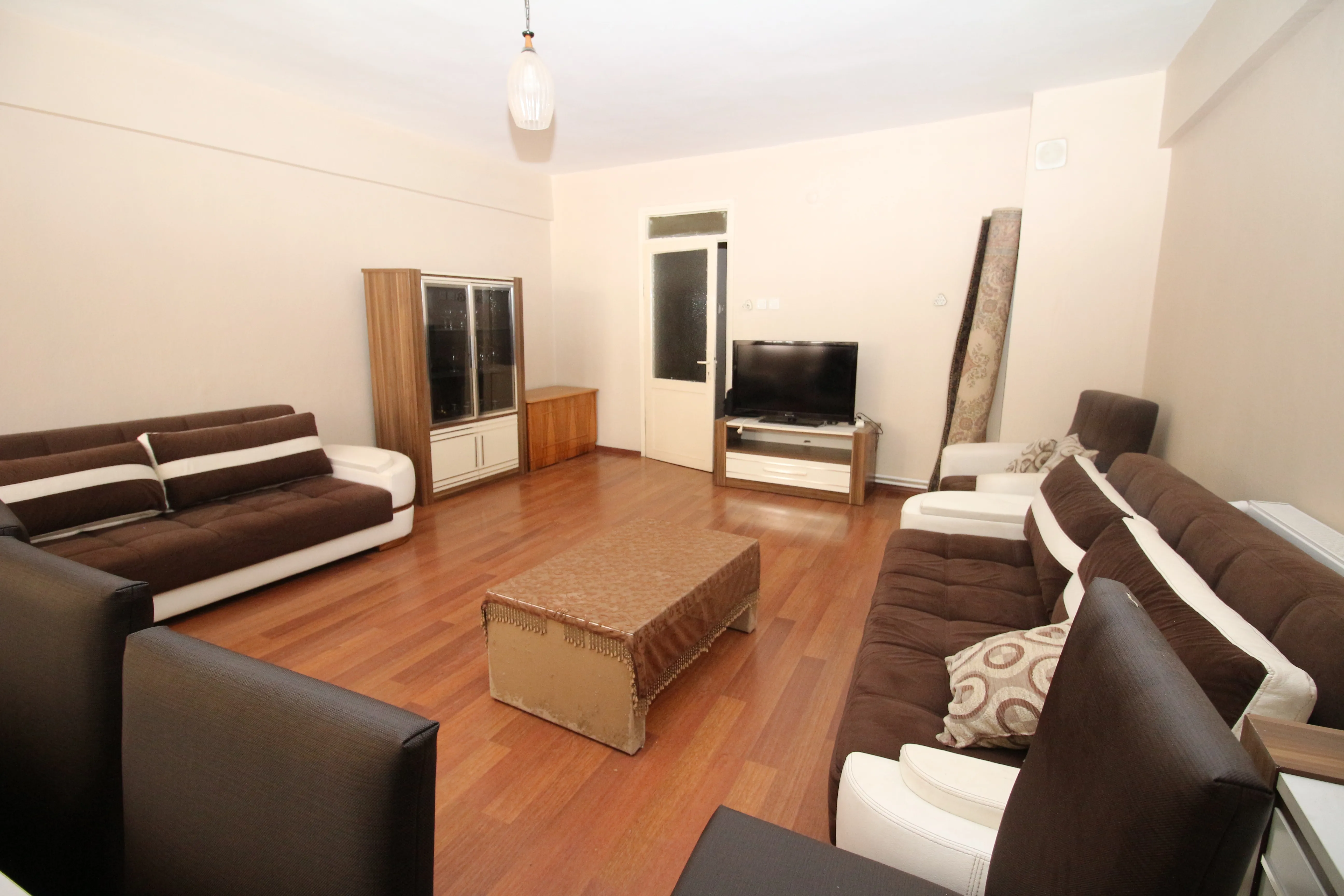 Yeşilyurt Yıldız Caddesinde Eşyalı Doğalgazlı 2+1