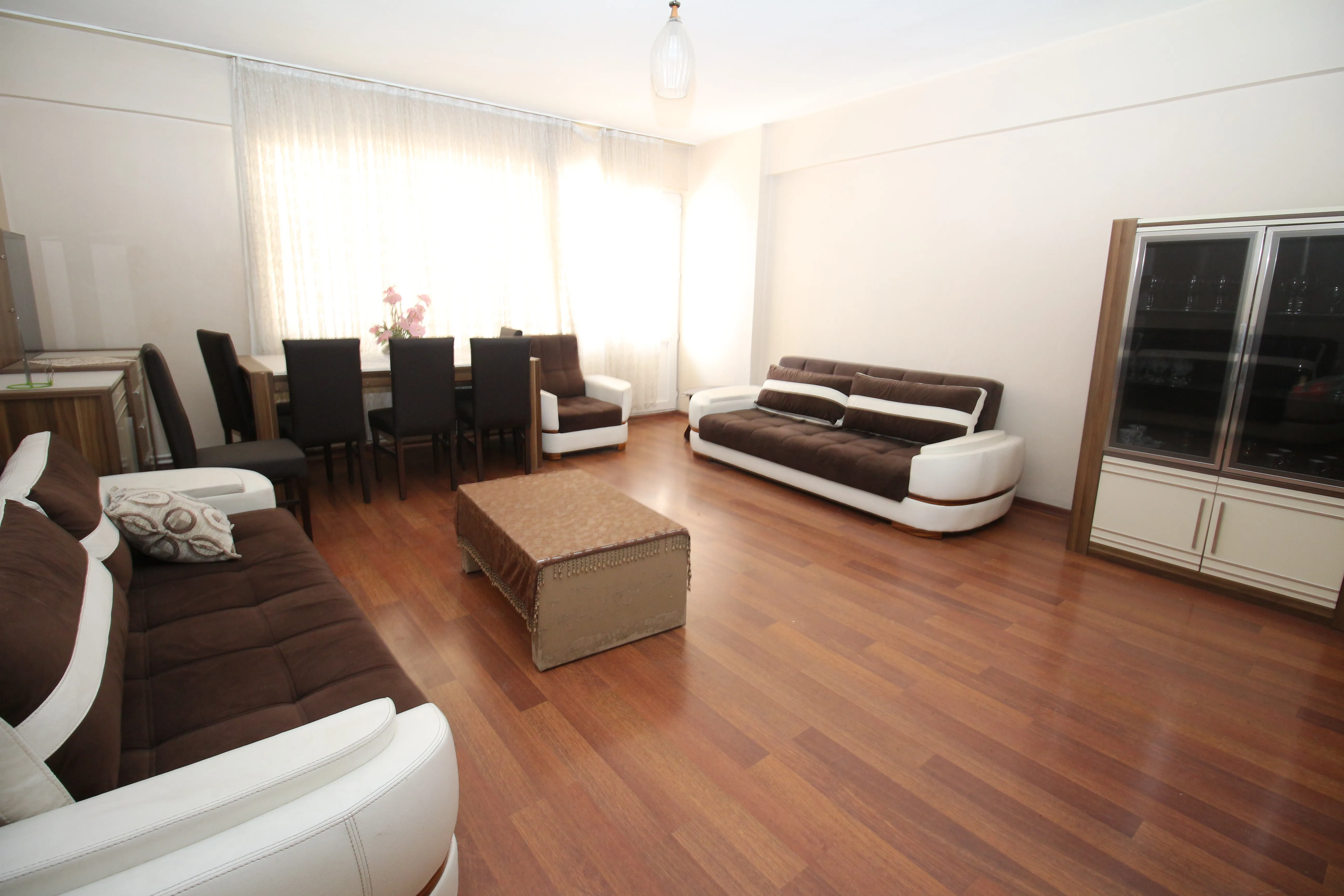 Yeşilyurt Yıldız Caddesinde Eşyalı Doğalgazlı 2+1