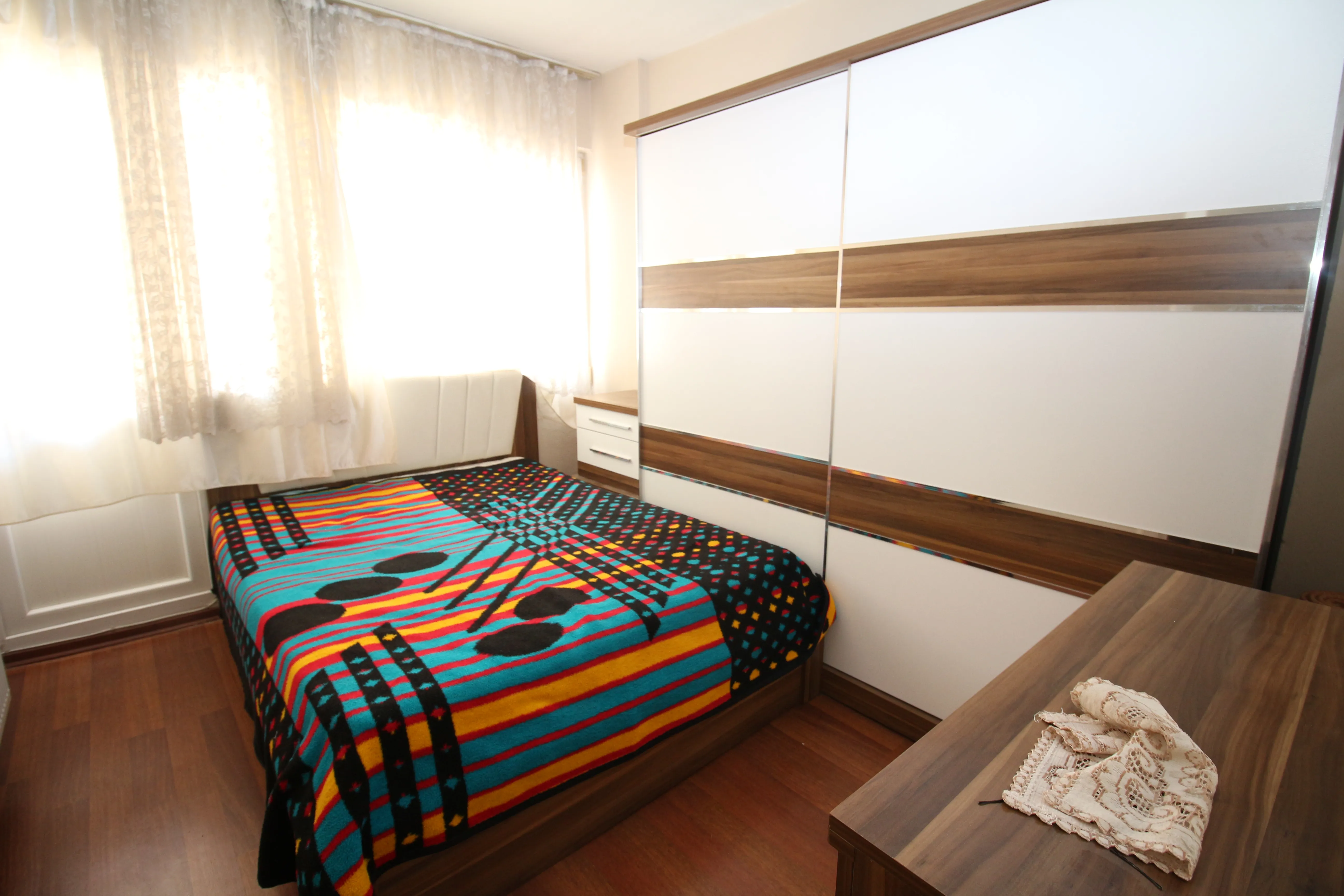 Yeşilyurt Yıldız Caddesinde Eşyalı Doğalgazlı 2+1