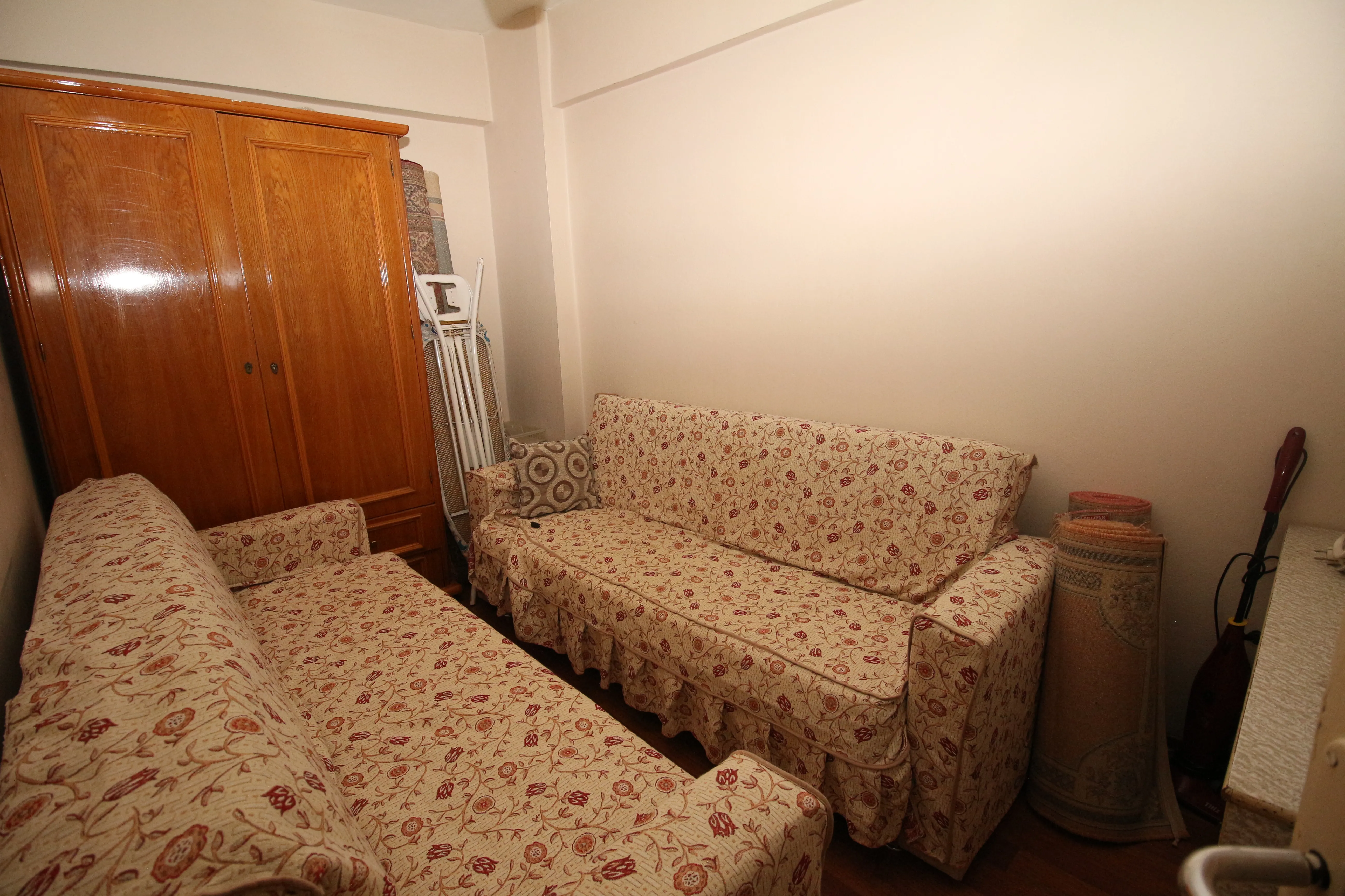 Yeşilyurt Yıldız Caddesinde Eşyalı Doğalgazlı 2+1