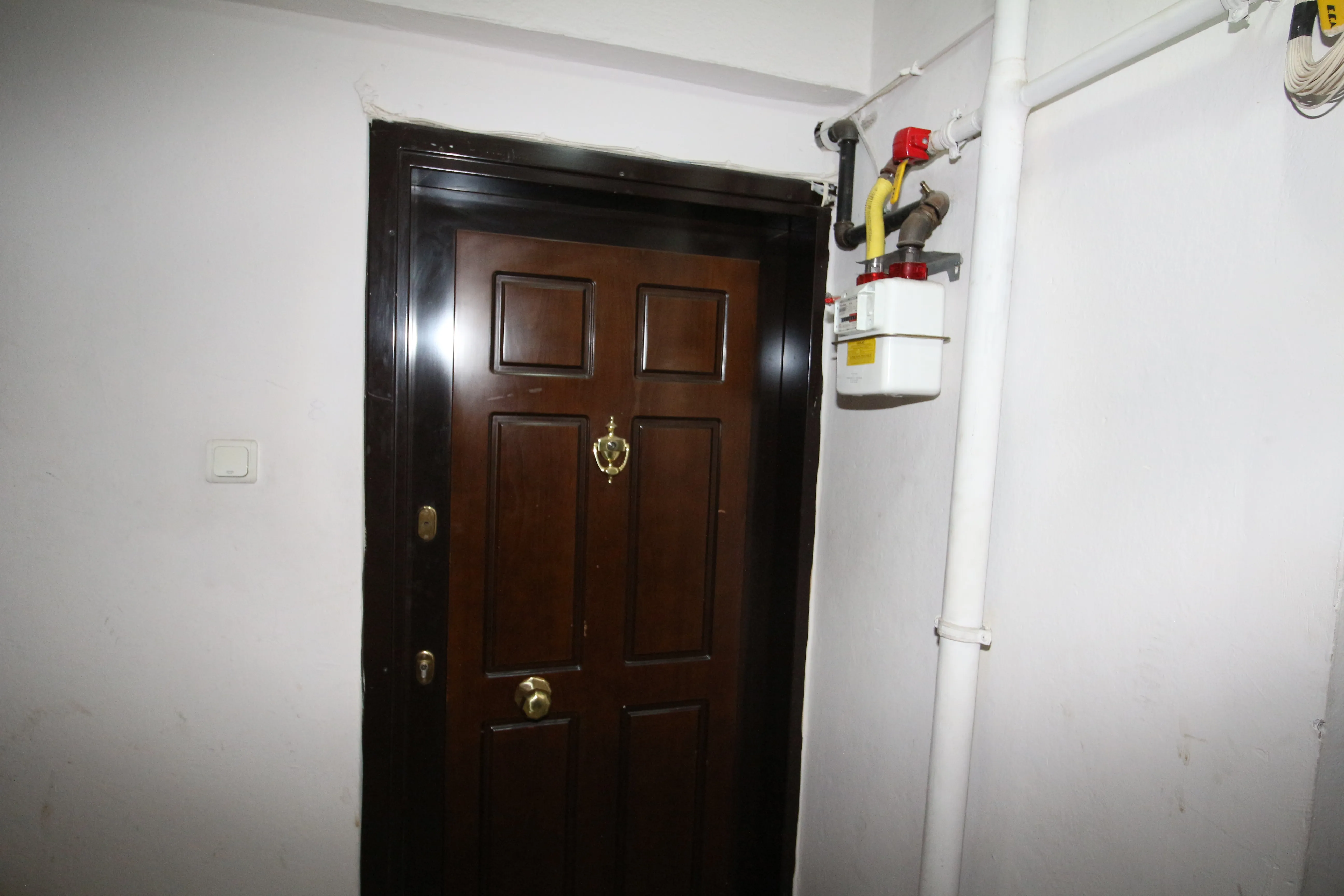 Yeşilyurt Yıldız Caddesinde Eşyalı Doğalgazlı 2+1