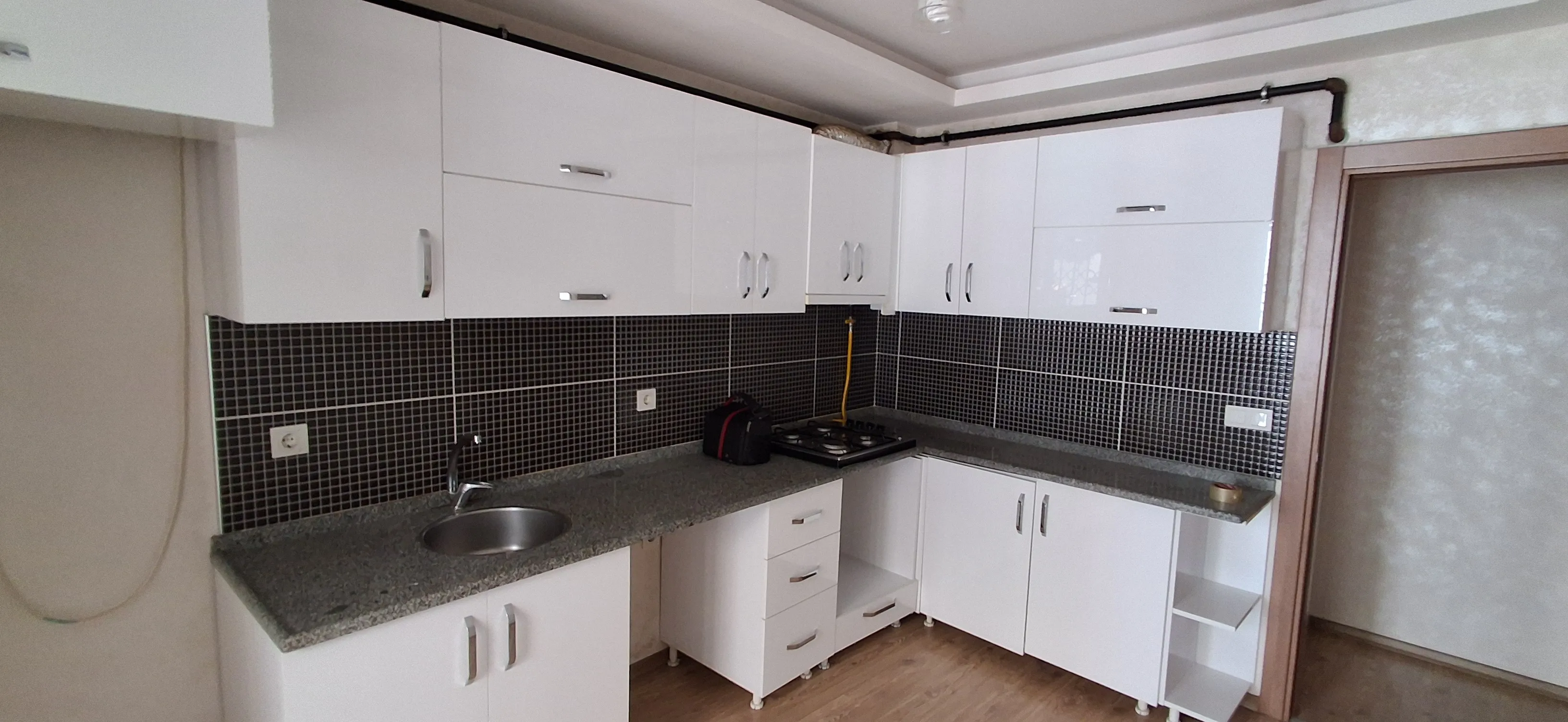 Selvili Mah. Genç Binada Otoparklı Doğalgazlı 2+1