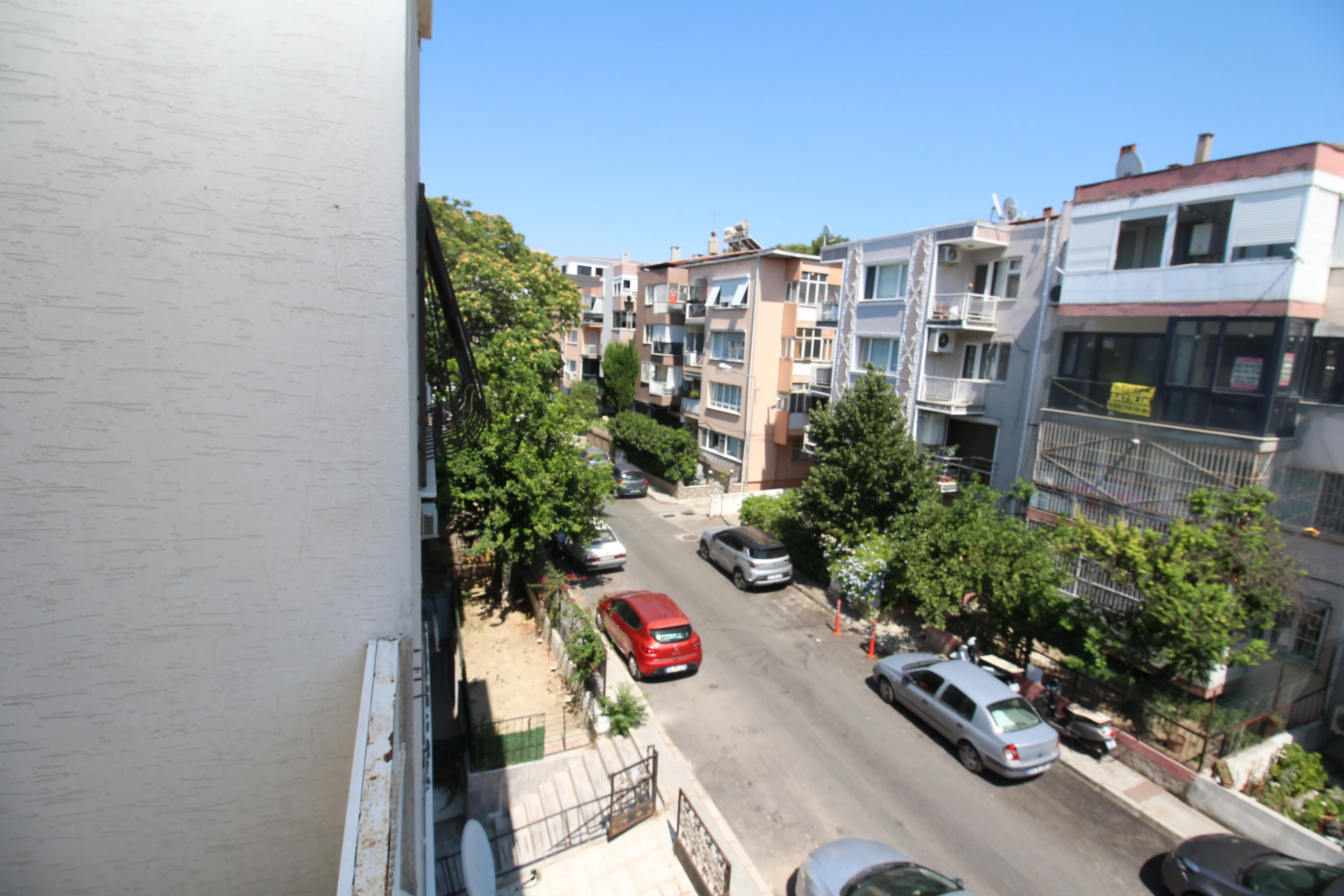 Esenyalı Mah. Göztepe Metro Yakını Bakımlı 3+1