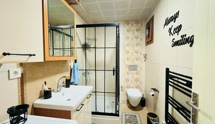 Dedebaşı Mahallesinde Eşyalı Ferah 1+1 Daire