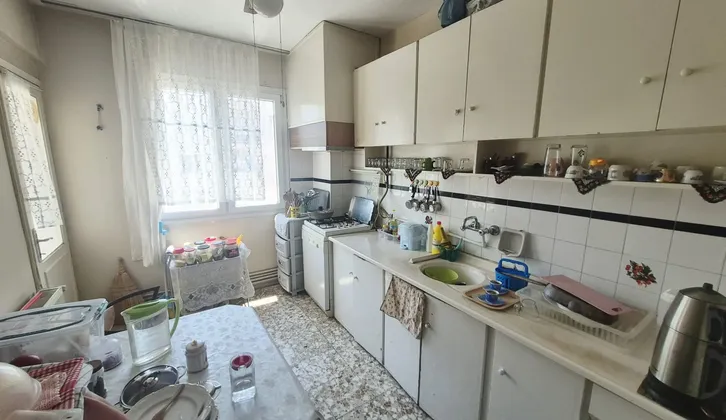 Buca Yiğitler Mahallesi Merkezi Konumda Ara Kat 3+1 Daire
