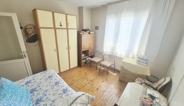 Buca Yiğitler Mahallesi Merkezi Konumda Ara Kat 3+1 Daire