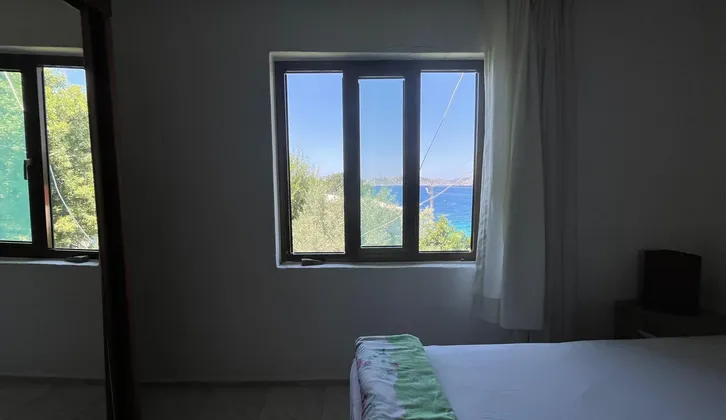 Marmaris Söğütte denize sıfır yapı kayıtlı 2 daireli