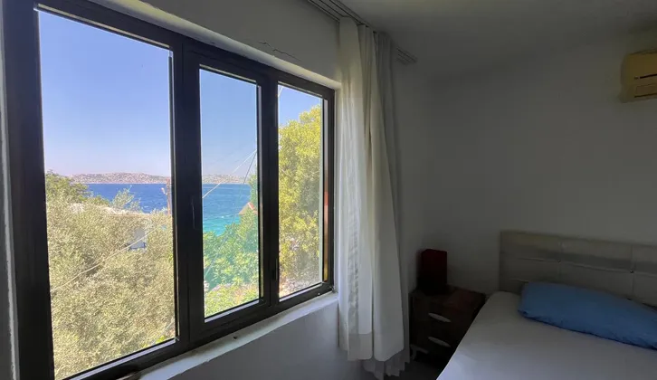 Marmaris Söğütte denize sıfır yapı kayıtlı 2 daireli