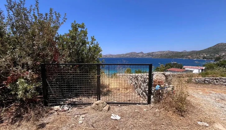 Marmaris Söğütte denize sıfır yapı kayıtlı 2 daireli