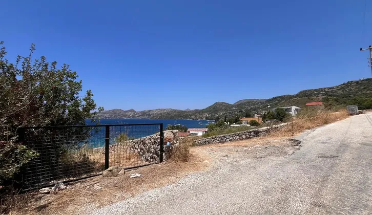 Marmaris Söğütte denize sıfır yapı kayıtlı 2 daireli