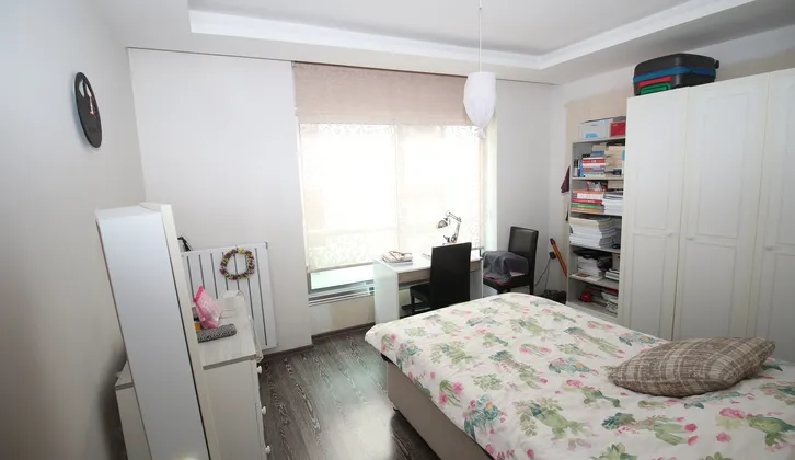 Narlı Mahallesinde Genç Binada Asansörlü Doğalgazlı 2+1