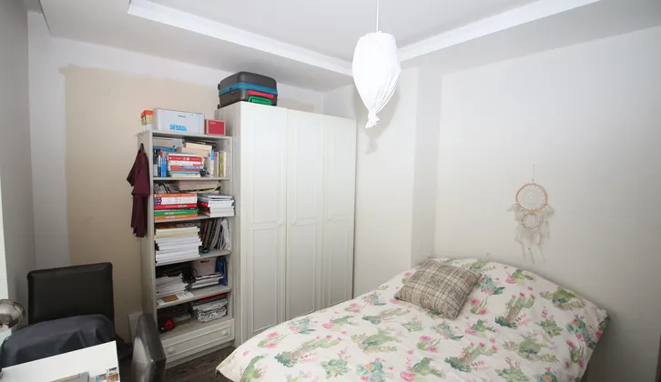 Narlı Mahallesinde Genç Binada Asansörlü Doğalgazlı 2+1