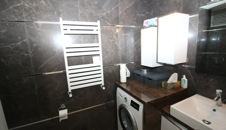 Narlı Mahallesinde Genç Binada Asansörlü Doğalgazlı 2+1