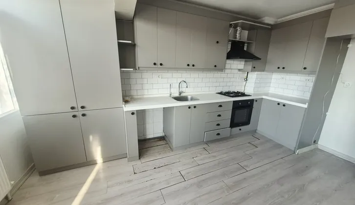Buca Efeler Mahallesi Merkezi Konumda İlkokul Yakını 3+1 Satılık Daire
