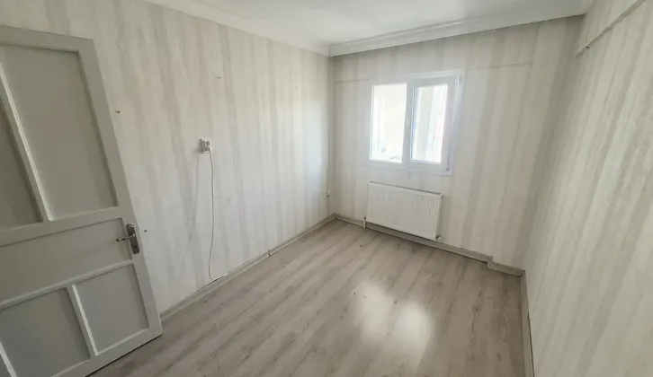 Buca Efeler Mahallesi Merkezi Konumda İlkokul Yakını 3+1 Satılık Daire
