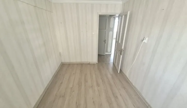 Buca Efeler Mahallesi Merkezi Konumda İlkokul Yakını 3+1 Satılık Daire