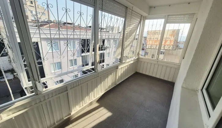 Buca Efeler Mahallesi Merkezi Konumda İlkokul Yakını 3+1 Satılık Daire