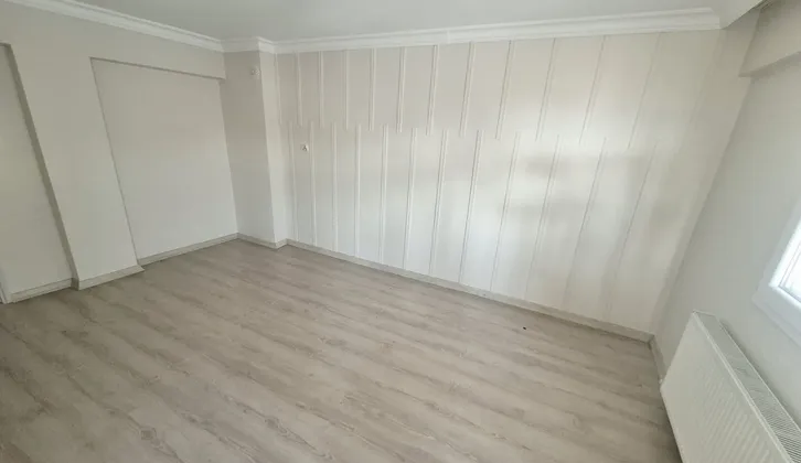 Buca Efeler Mahallesi Merkezi Konumda İlkokul Yakını 3+1 Satılık Daire