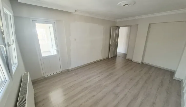 Buca Efeler Mahallesi Merkezi Konumda İlkokul Yakını 3+1 Satılık Daire