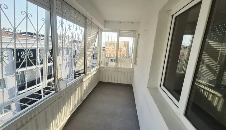 Buca Efeler Mahallesi Merkezi Konumda İlkokul Yakını 3+1 Satılık Daire