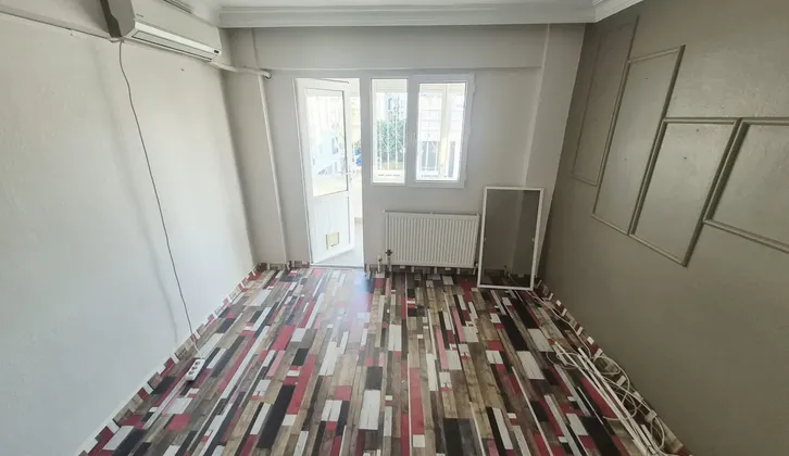 Buca Efeler Mahallesi Merkezi Konumda İlkokul Yakını 3+1 Satılık Daire