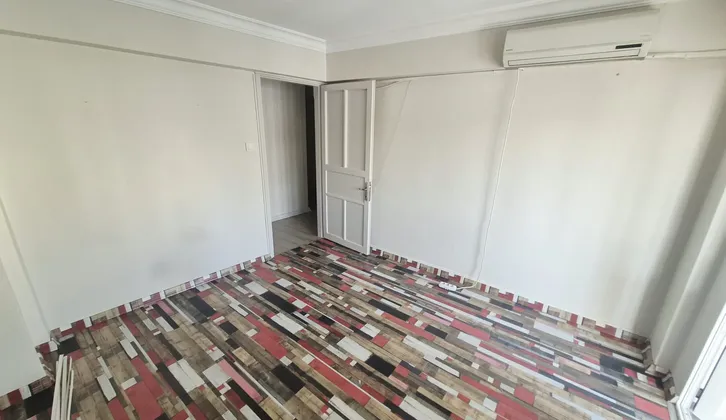 Buca Efeler Mahallesi Merkezi Konumda İlkokul Yakını 3+1 Satılık Daire