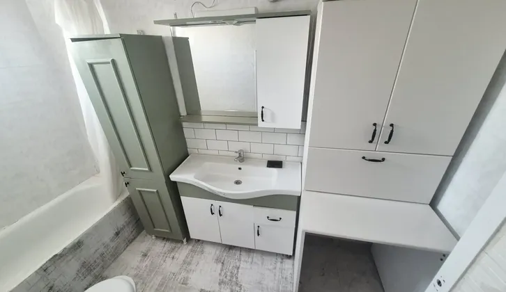 Buca Efeler Mahallesi Merkezi Konumda İlkokul Yakını 3+1 Satılık Daire
