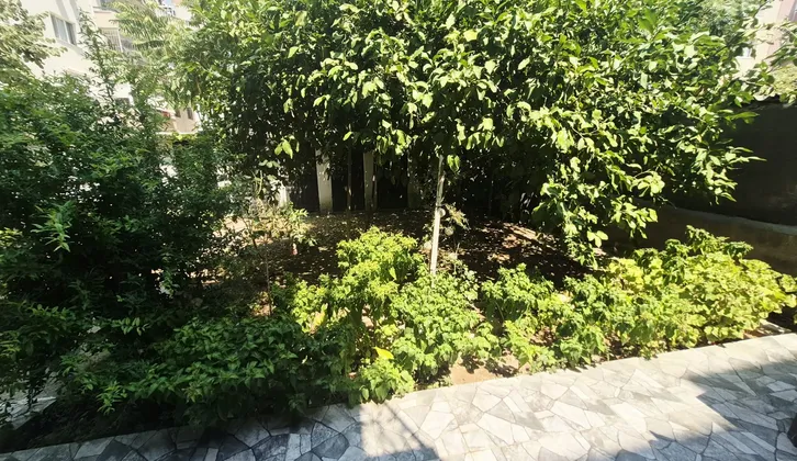 Buca Yiğitler Mahallesi'nde Muhteşem Bahçeli Geniş 4+1 Yüksek Giriş Satılık Daire