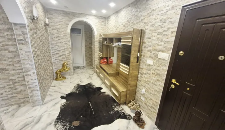 Buca Yiğitler Mahallesi'nde Muhteşem Bahçeli Geniş 4+1 Yüksek Giriş Satılık Daire